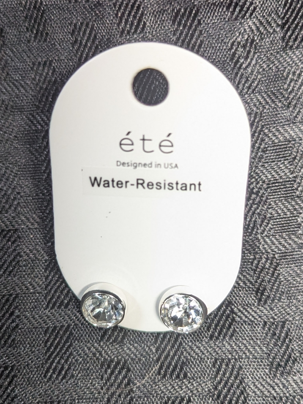 été Clear Crystal Stud Earrings.